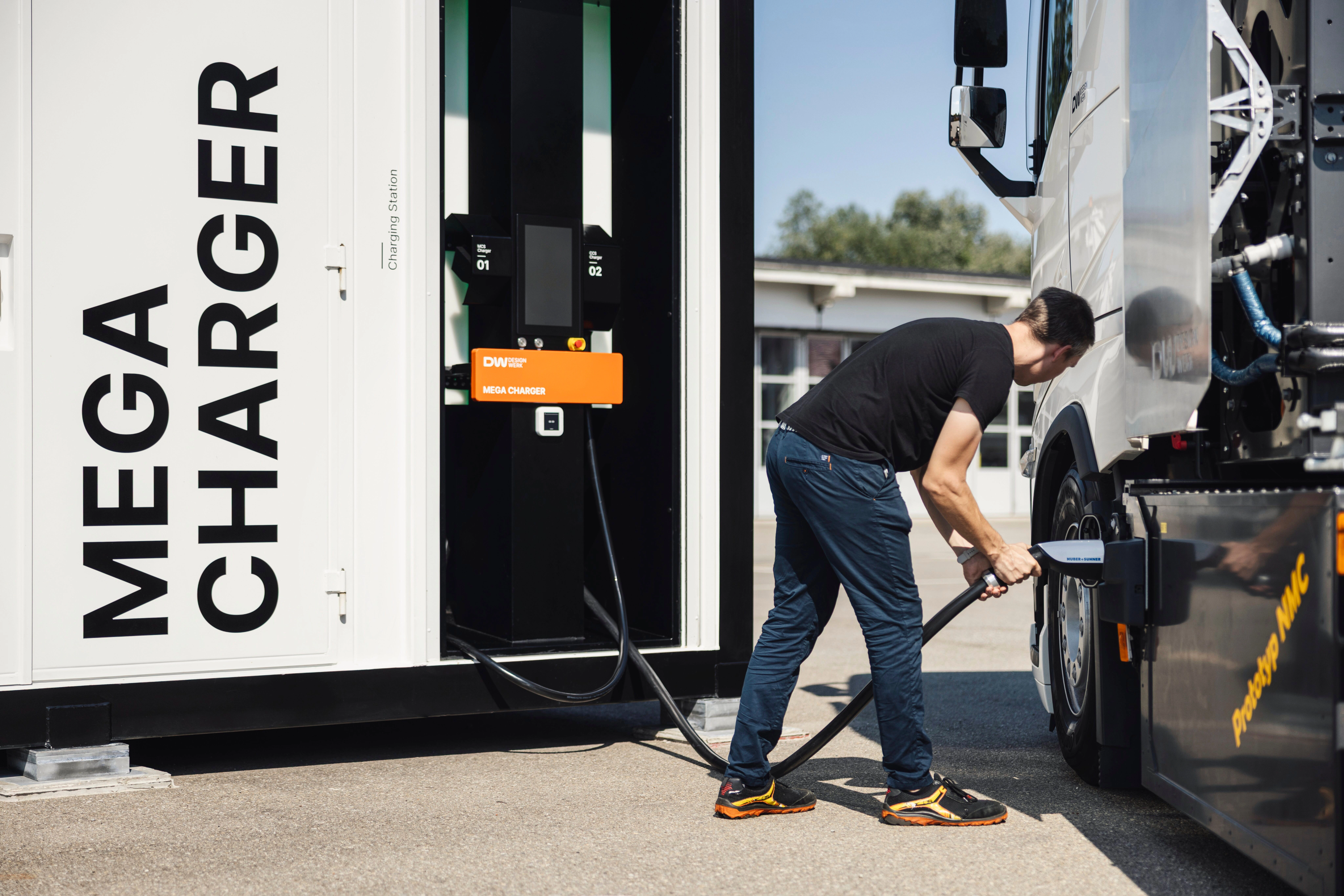Ladevorgang am Mega Charger