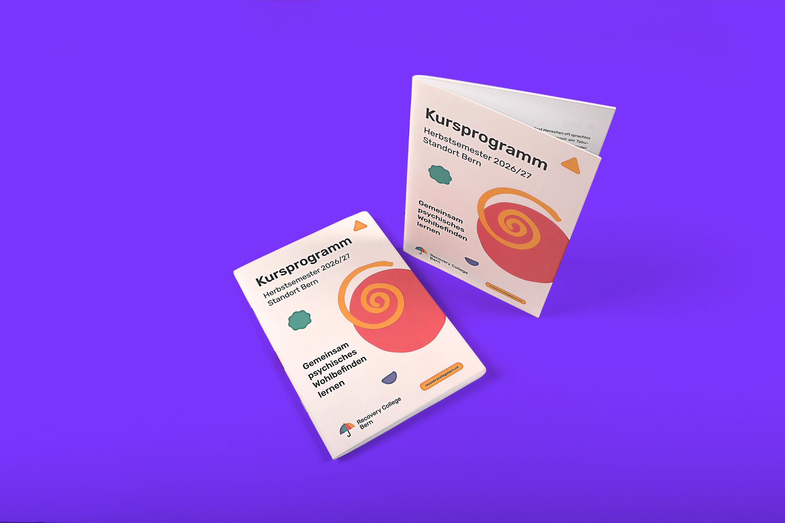 Gedruckte Kursprogramm-Hefte