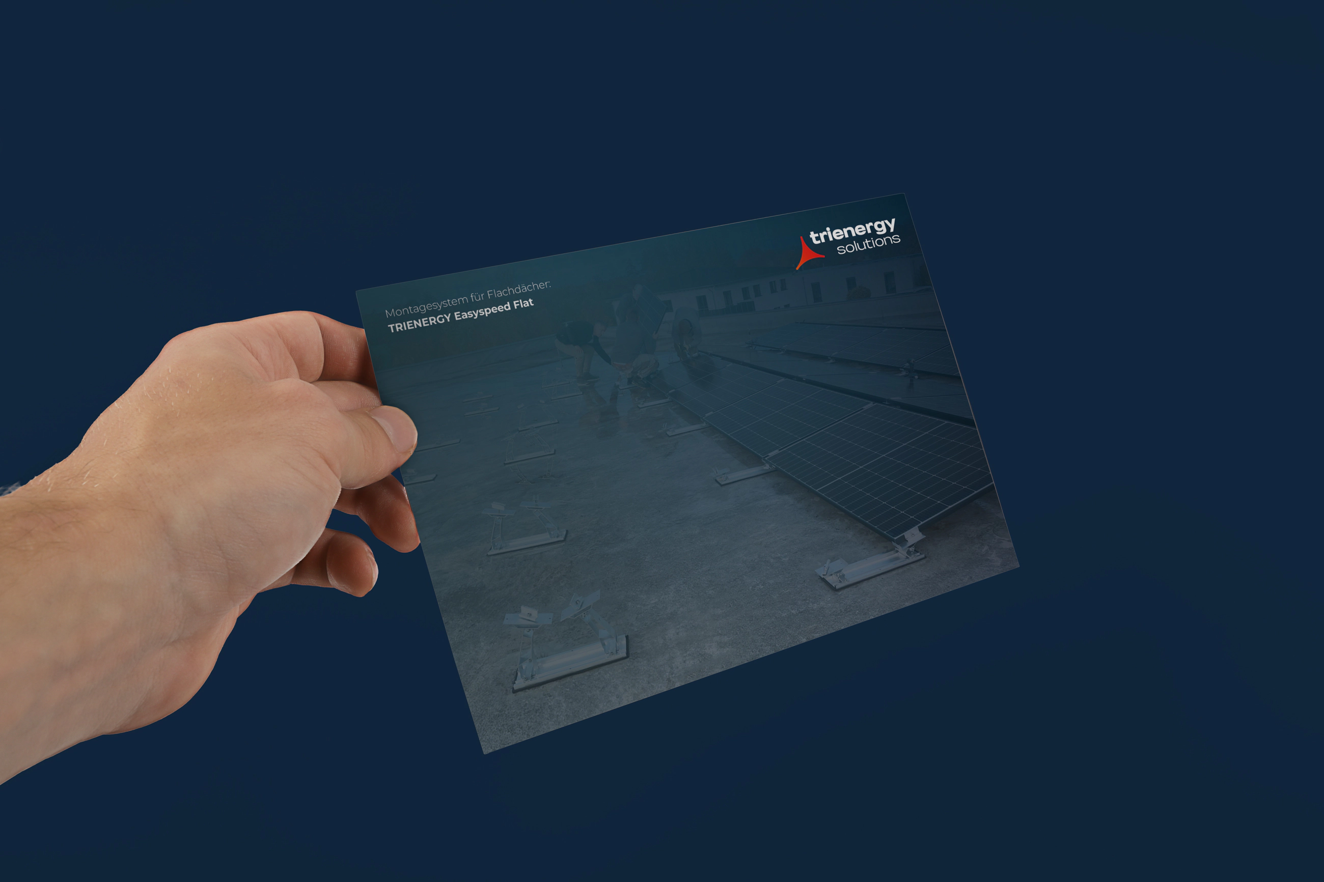 Hand hält die A5-Beilage zum Montagesystem Easyspeed Flat