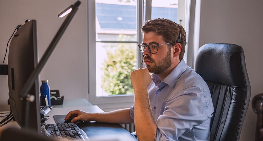 Fabian Wyssmann, geschäftsführender Inhaber von Wyssmann LLC bei der Arbeit